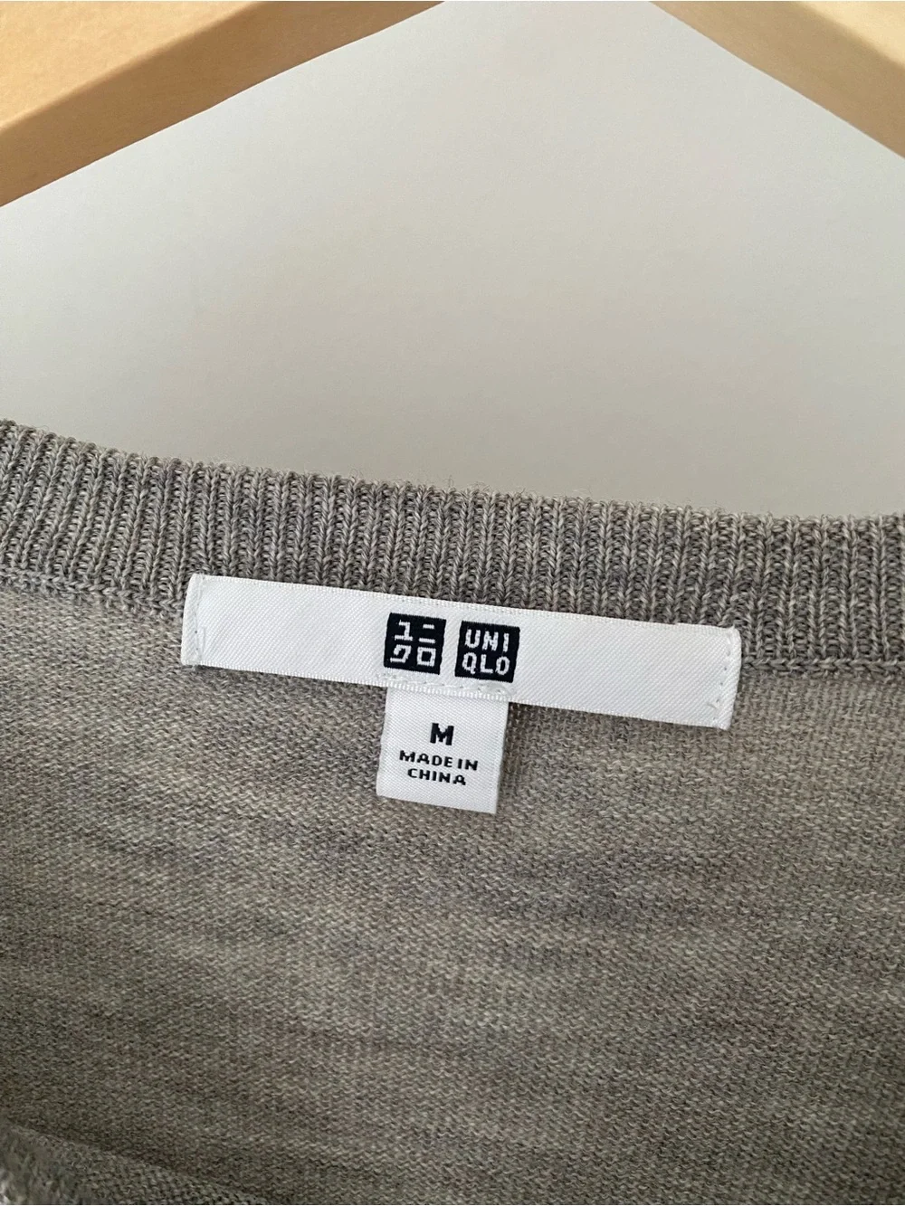 UNIQLO Lightweight Classic Crewneck Sweater Heather Gray Sz Medium Preppy Casual